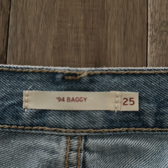 Women’s Levi’s jeans - Picture 3 of 3